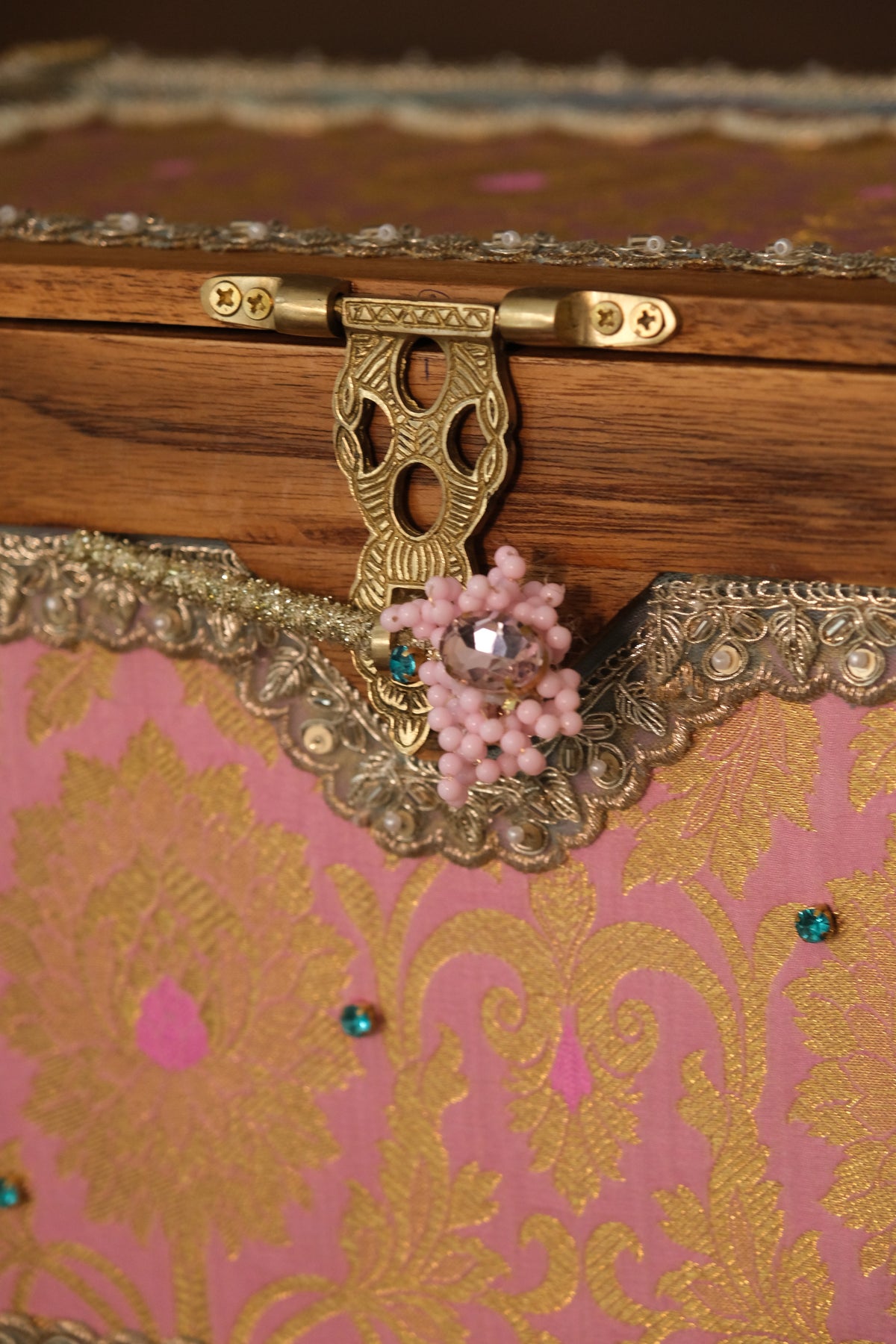 Kairavi Trunk Box